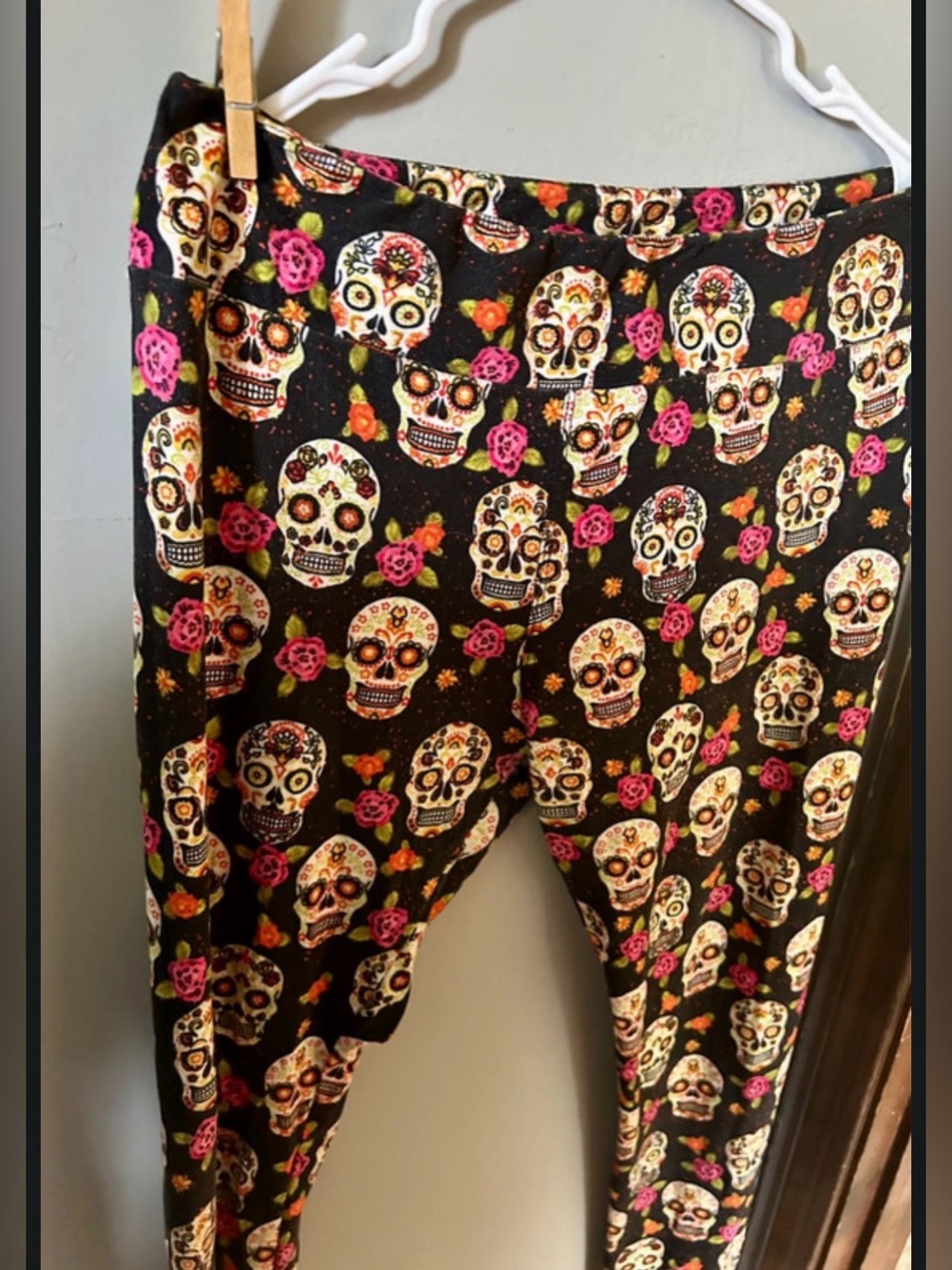 G' Black Sugar Skull Print Leggings - Floral Accent